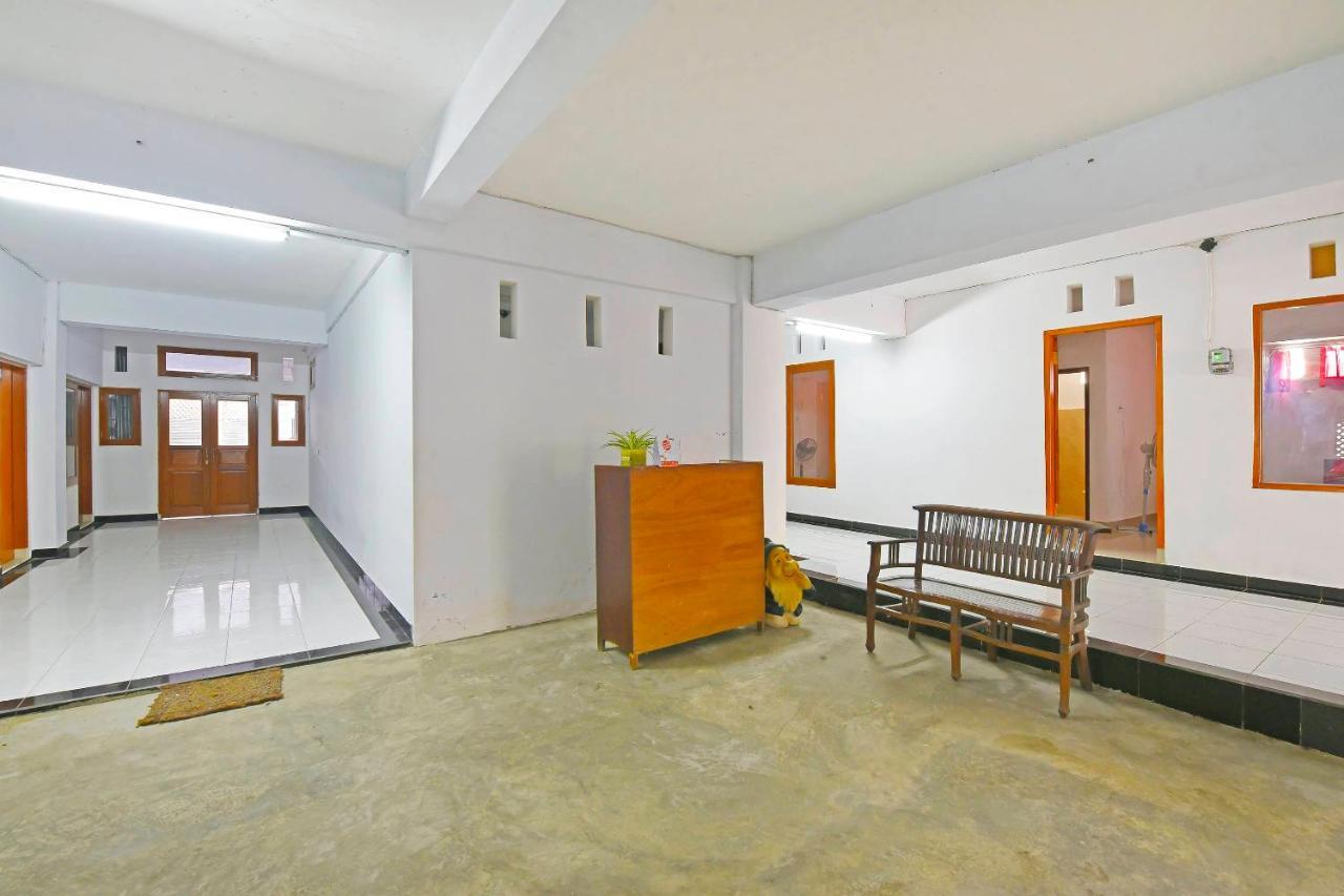 Oyo 90967 Soka Asri Guest House Darmasaba Bagian luar foto